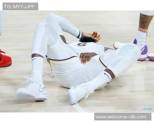 詹姆斯对狄龙犯规表示不满认为自己也曾因类似情况被罚T