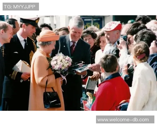 康利谈与爱德华兹的互动关系积极提供建议并乐于交流问题