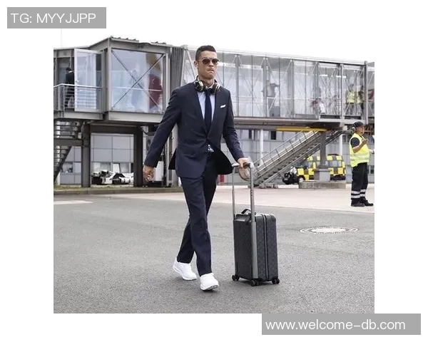 C罗社交媒体分享新造型清爽寸头引发粉丝热议